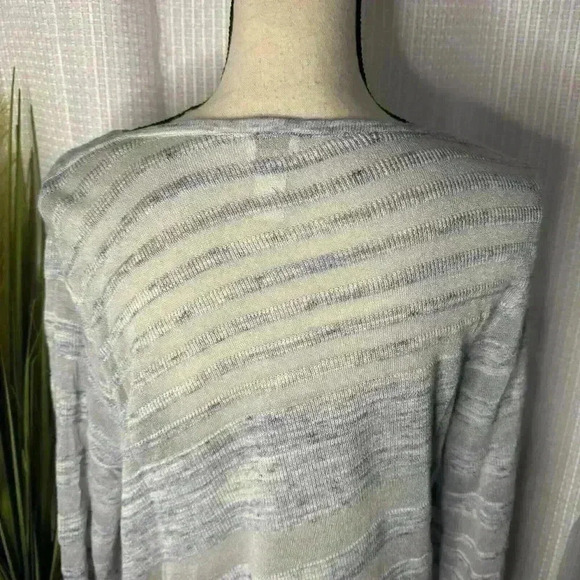 Chicos Women’s 3 US XL Asymmetrical Light Blue Semi Sheer Long Sleeve Tunic Top - Picture 6 of 11